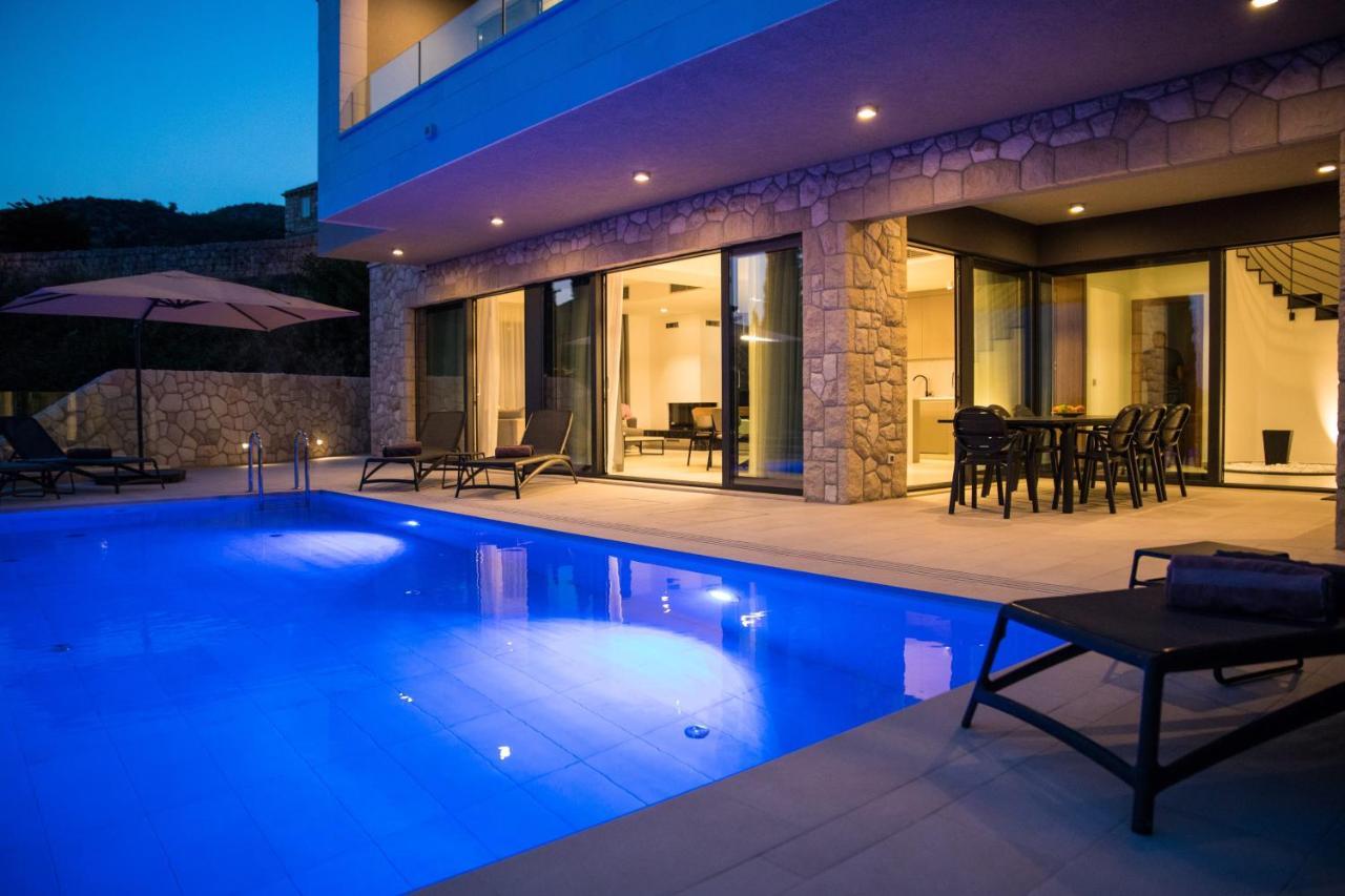 Luxury Maris 5* Villa