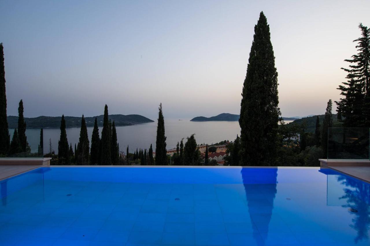 Luxury Maris 5* Vila