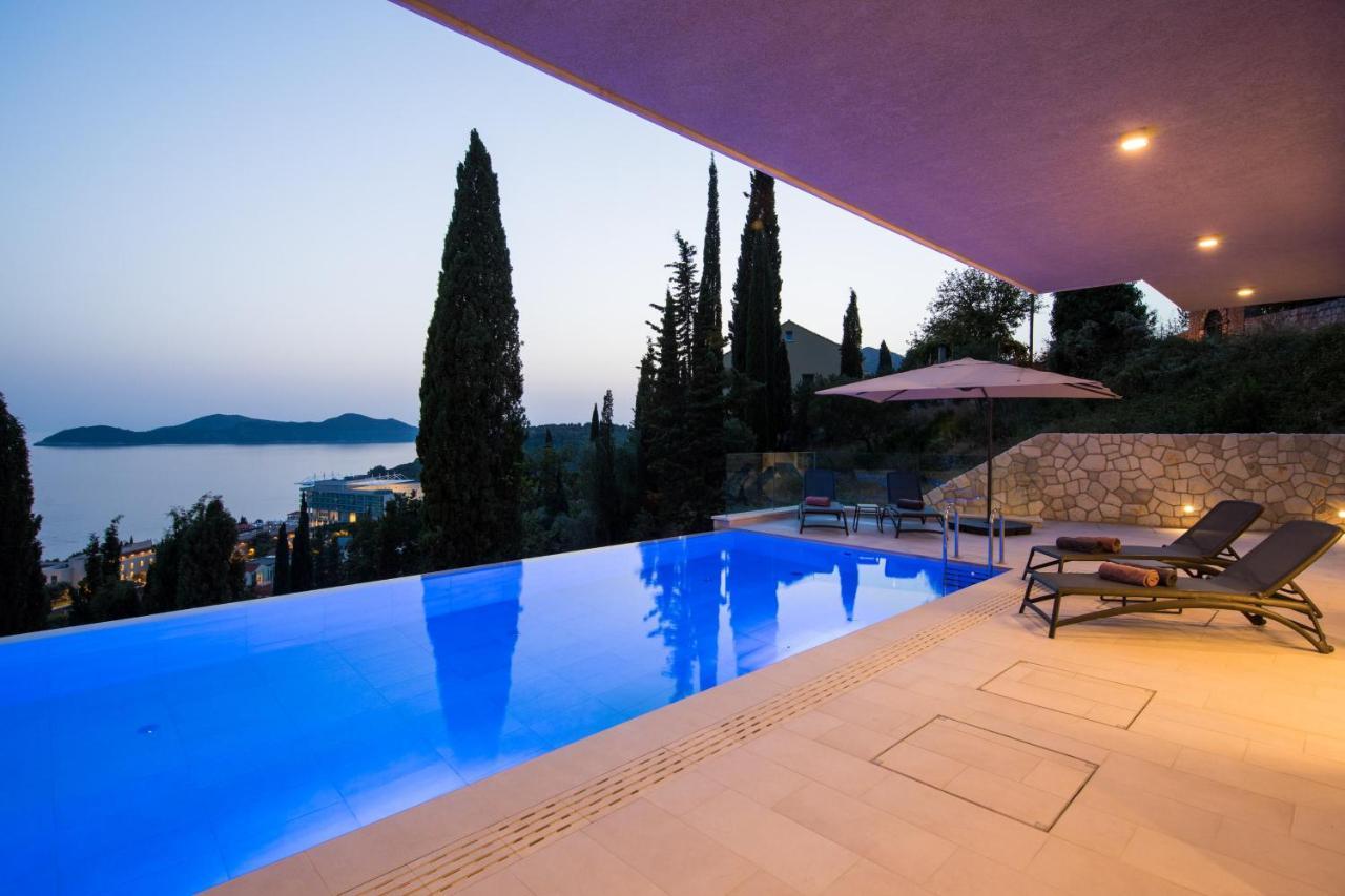 Luxury Maris 5* Vila