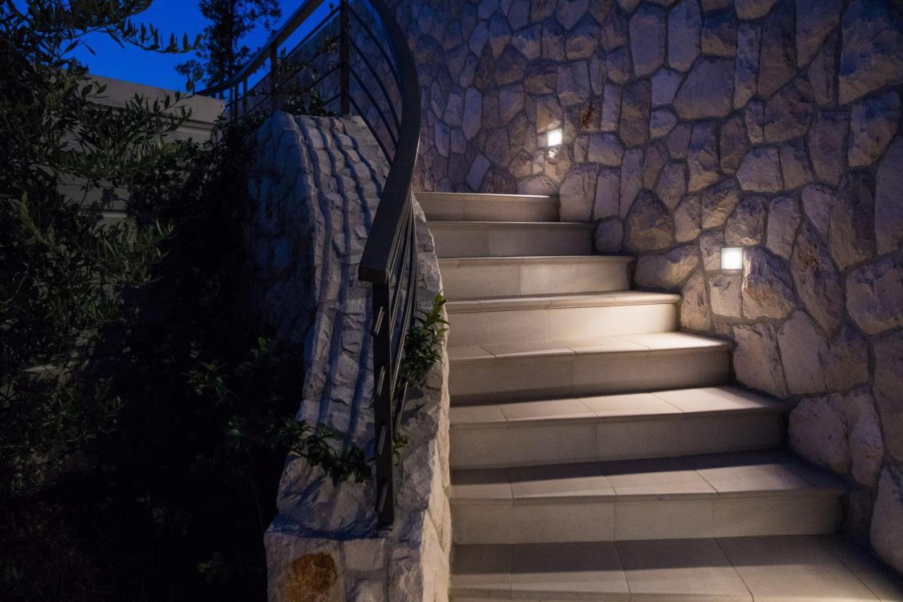 Luxury Maris 5* Vila