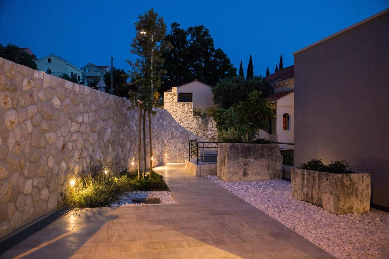 Luxury Maris 5* Vila